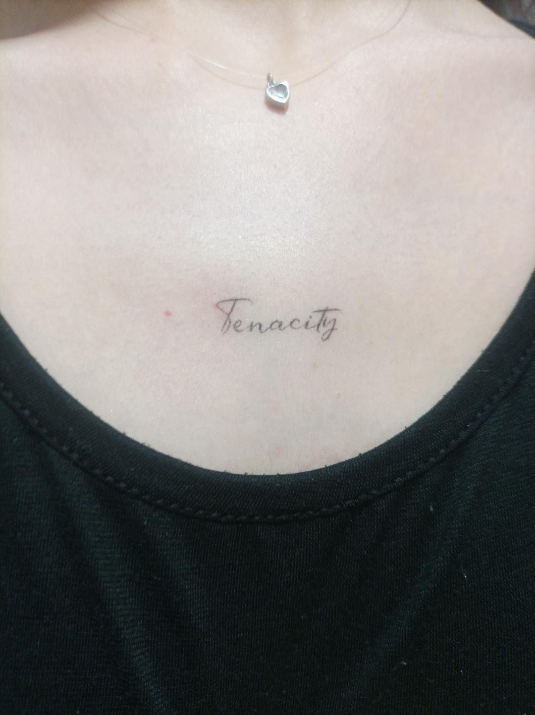 تتو لترینگ Tenacity روی سینه